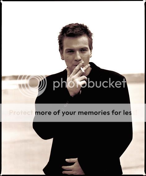 ewan-man-pose-cigarette.jpg